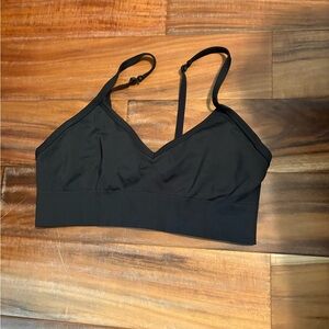 Lululemon Black Sports Bra Strappy Back Medium Support Athletic (0677)